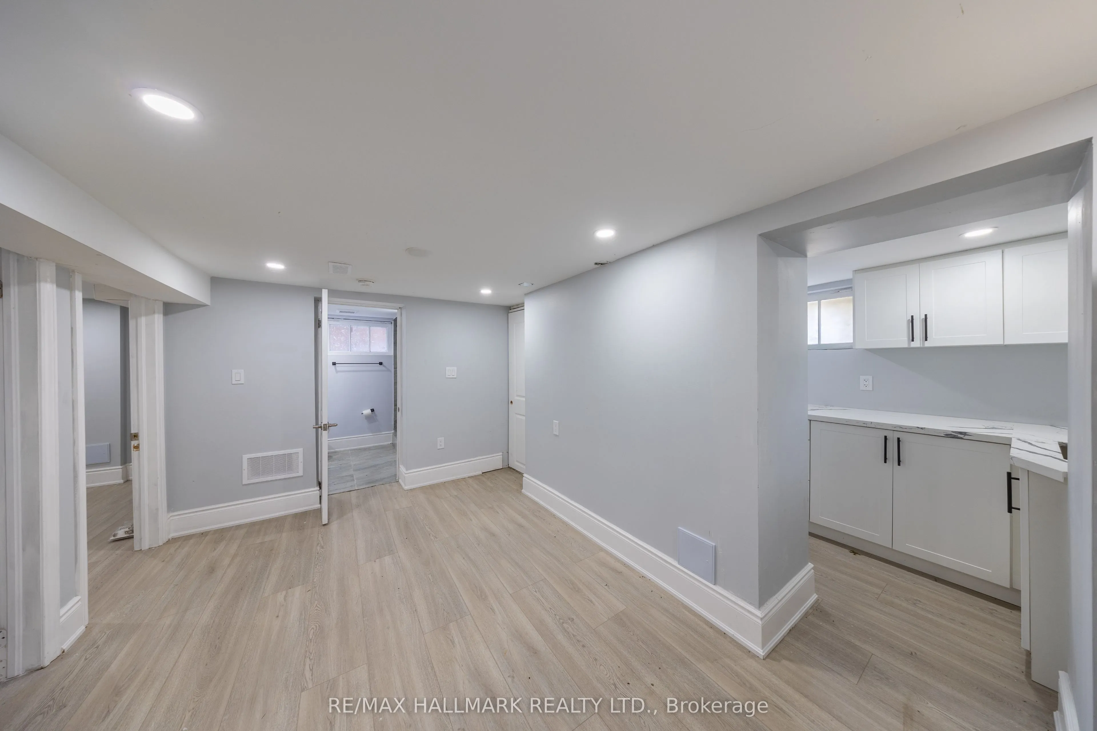 559 Ritson Road S