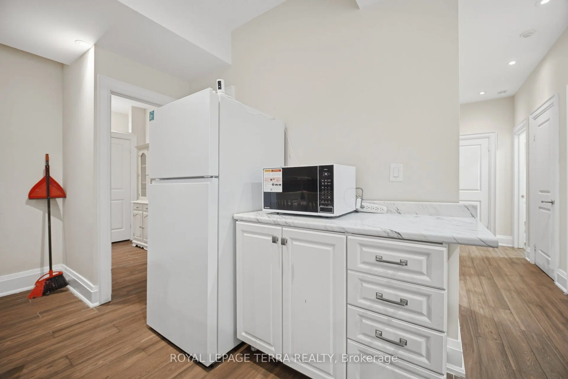27 Minford Avenue