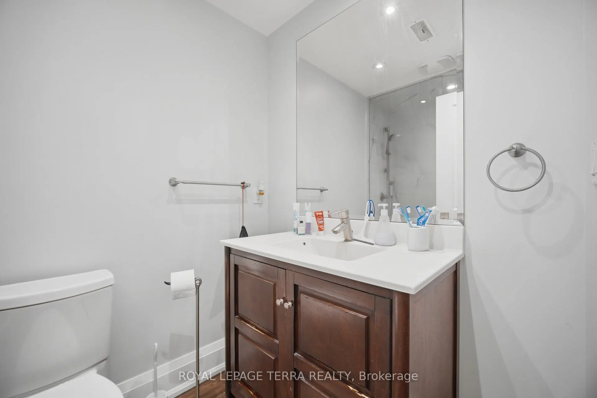 27 Minford Avenue