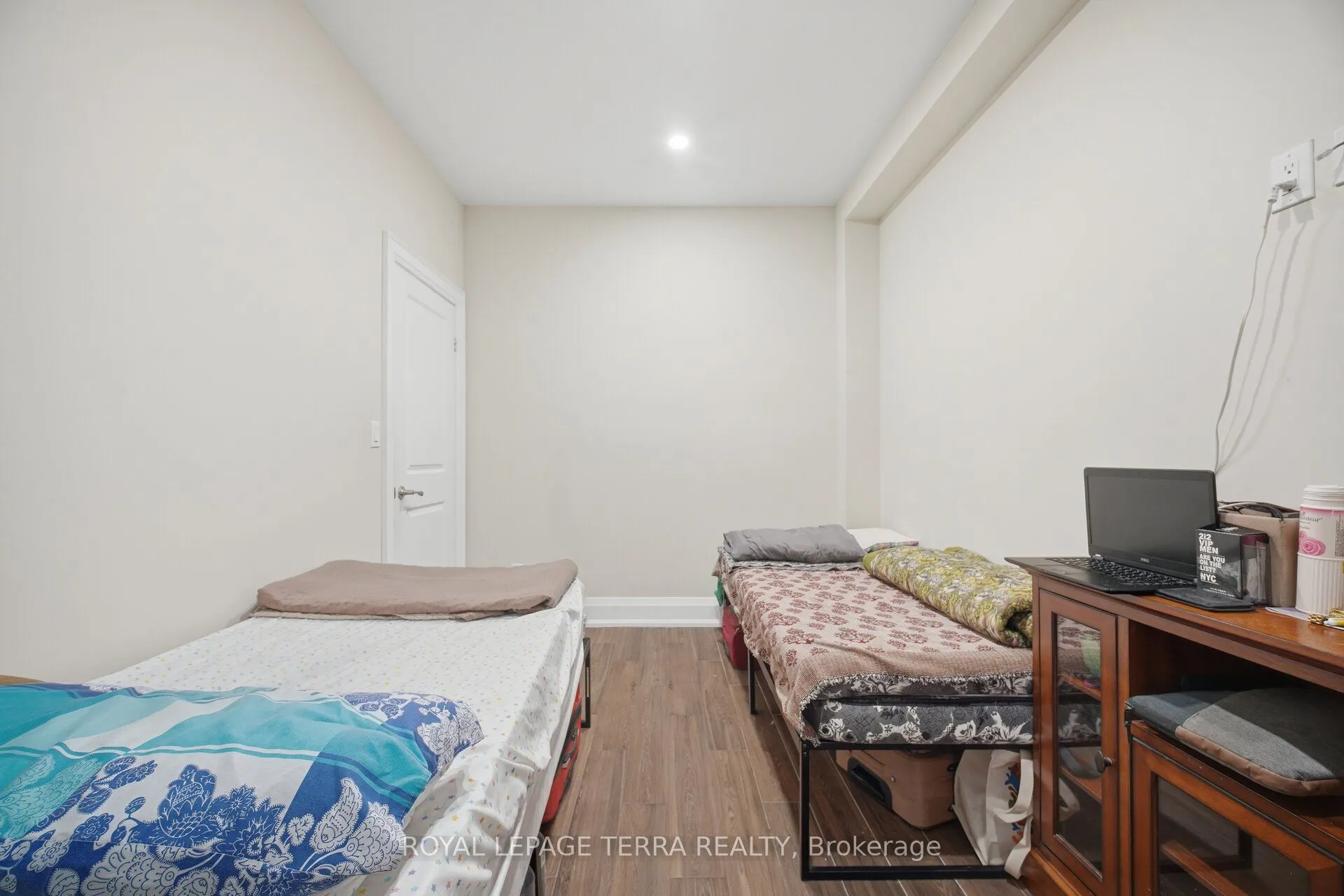 27 Minford Avenue
