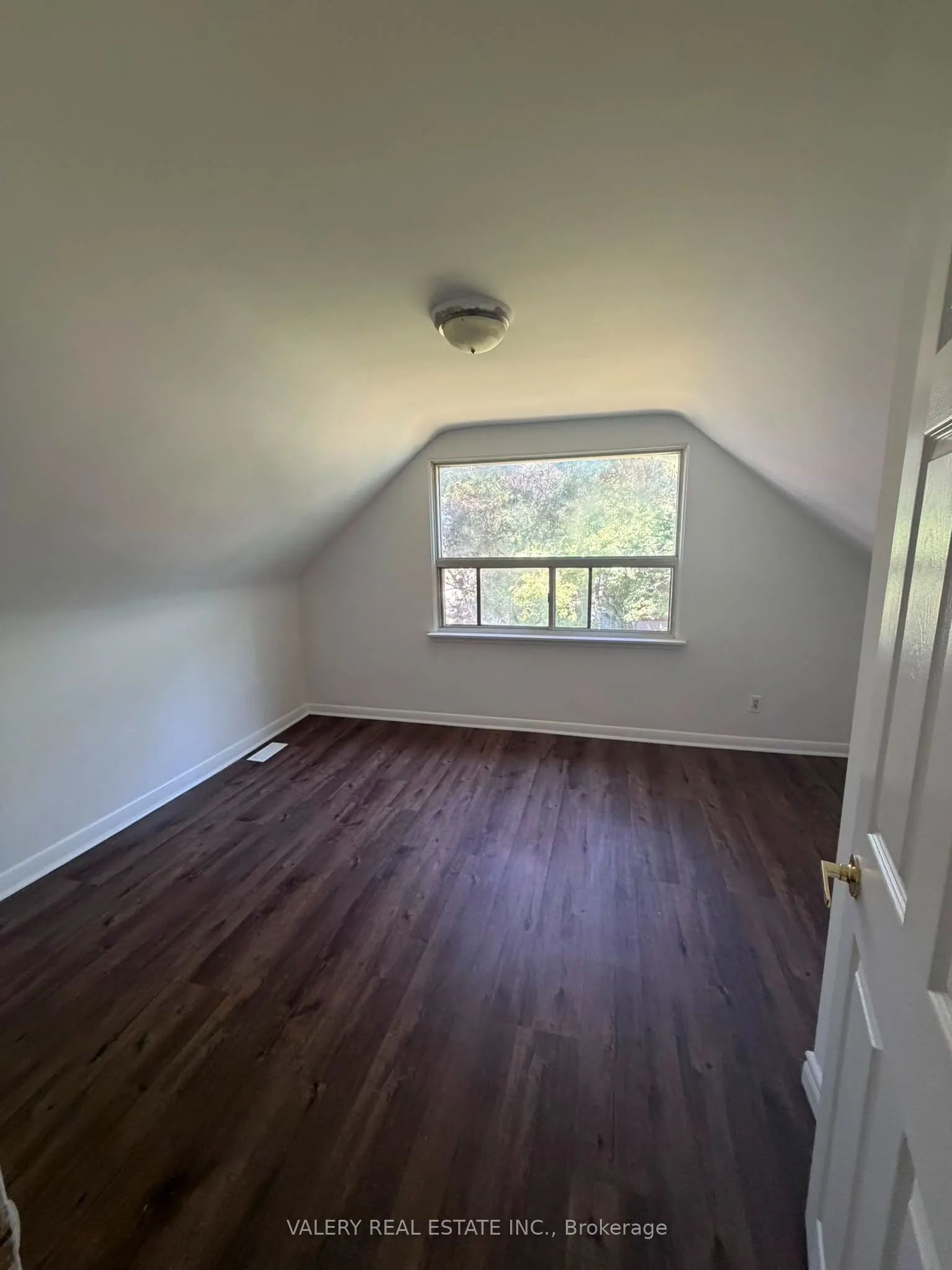 425 Livingston Road N
