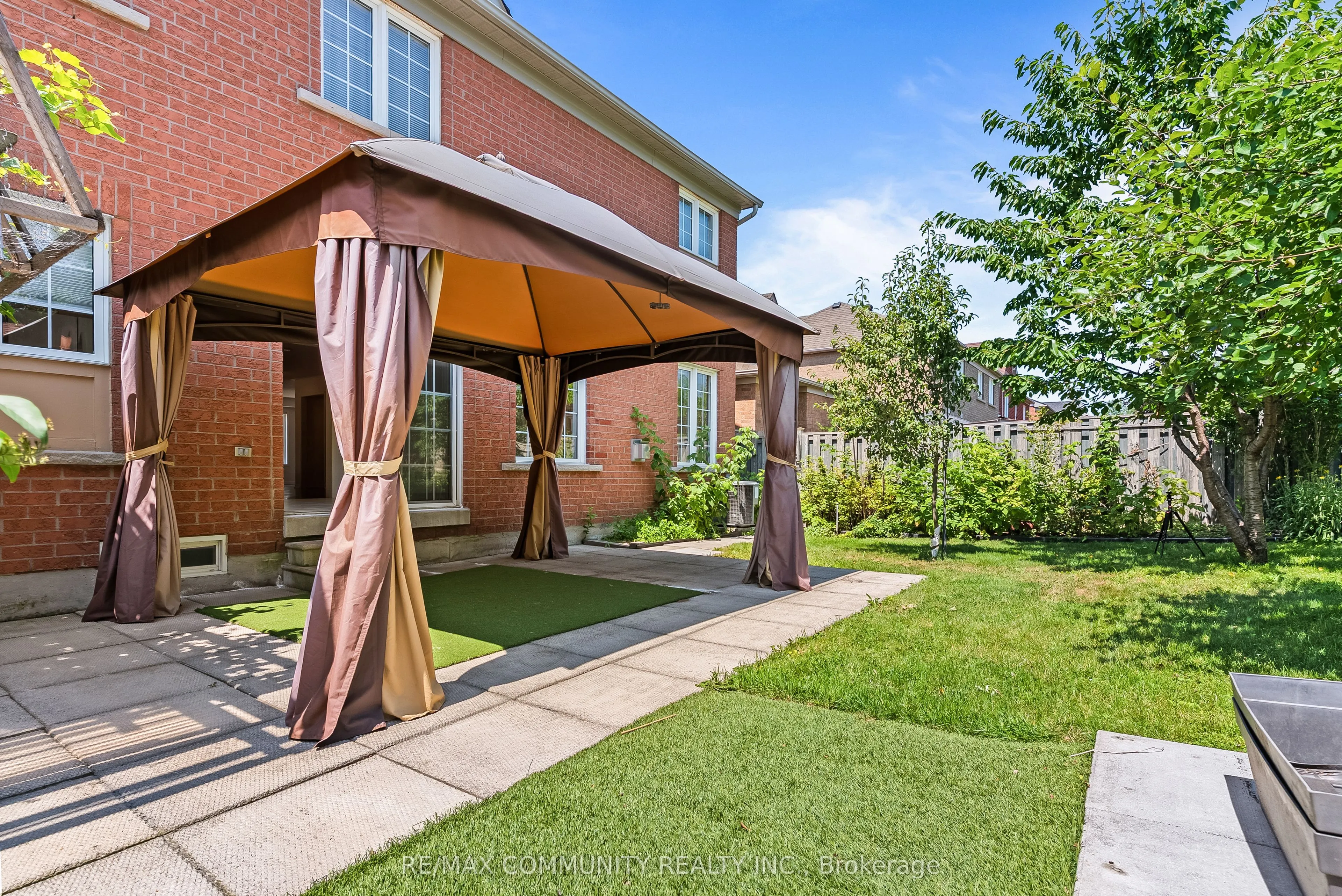 54 Morland Crescent