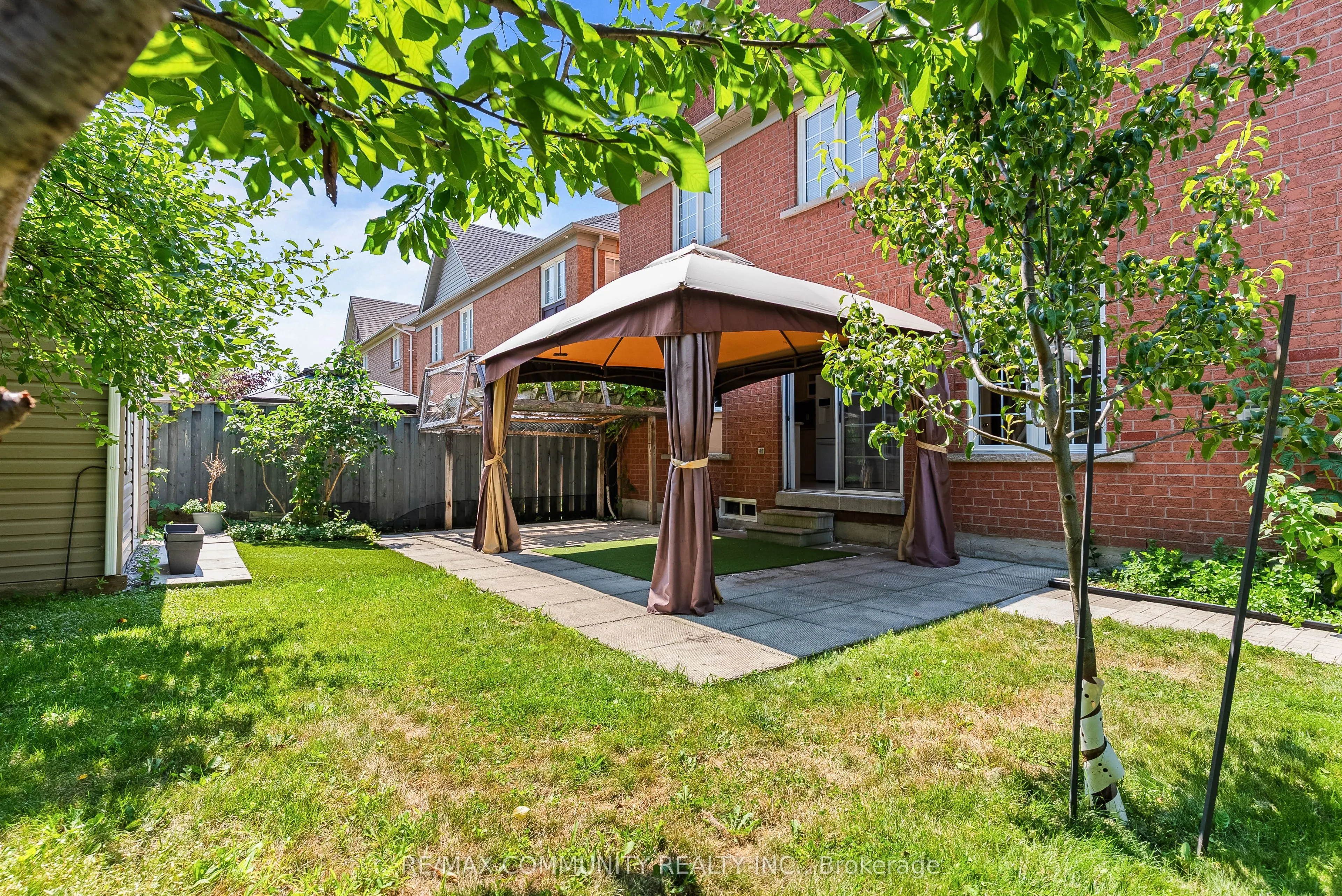 54 Morland Crescent