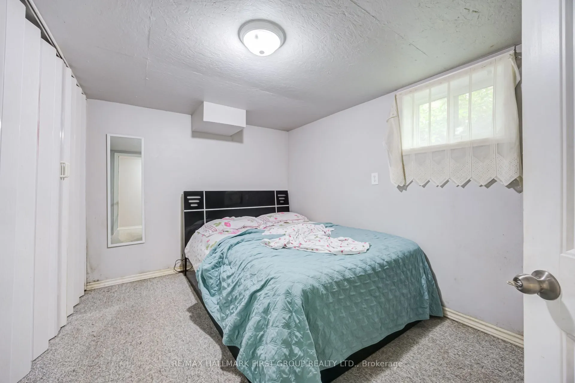 180 Sherwood Avenue