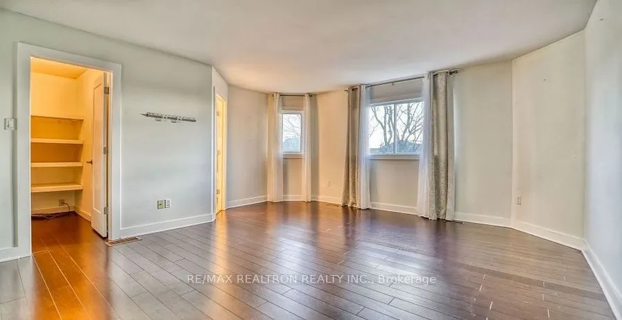 90 Oke Road #Main Floor