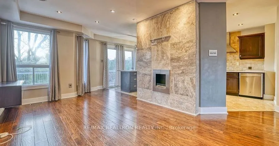 90 Oke Road #Main Floor