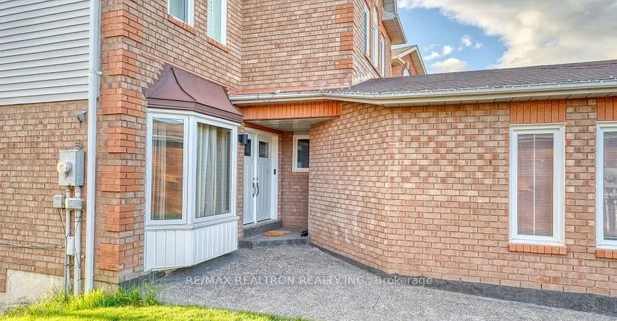 90 Oke Road #Main Floor