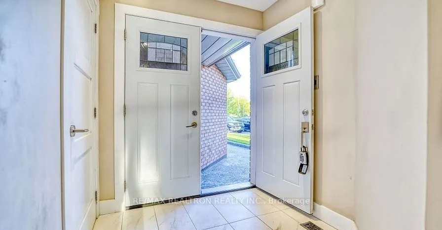 90 Oke Road #Main Floor