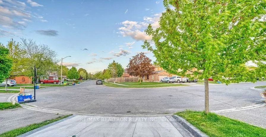 90 Oke Road #Main Floor