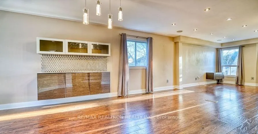 90 Oke Road #Main Floor