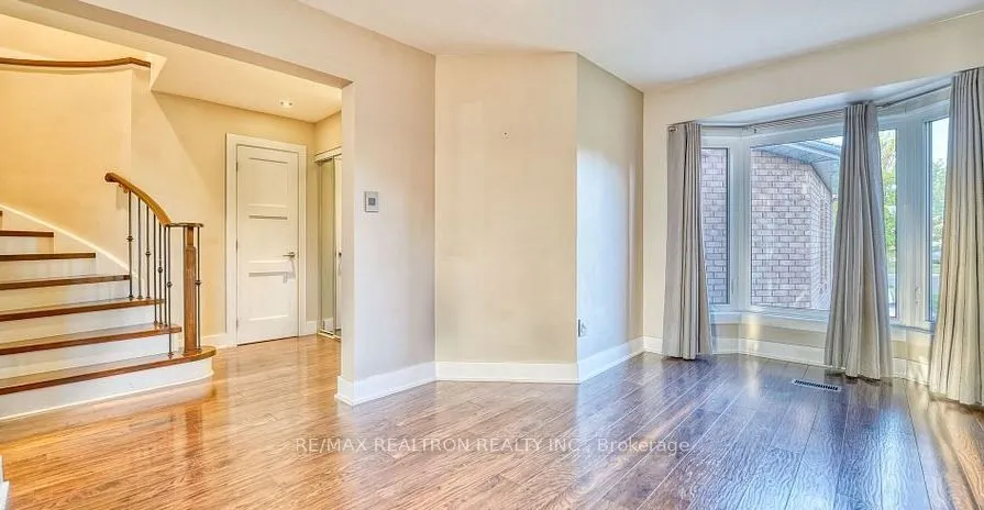 90 Oke Road #Main Floor