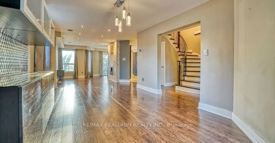 90 Oke Road #Main Floor
