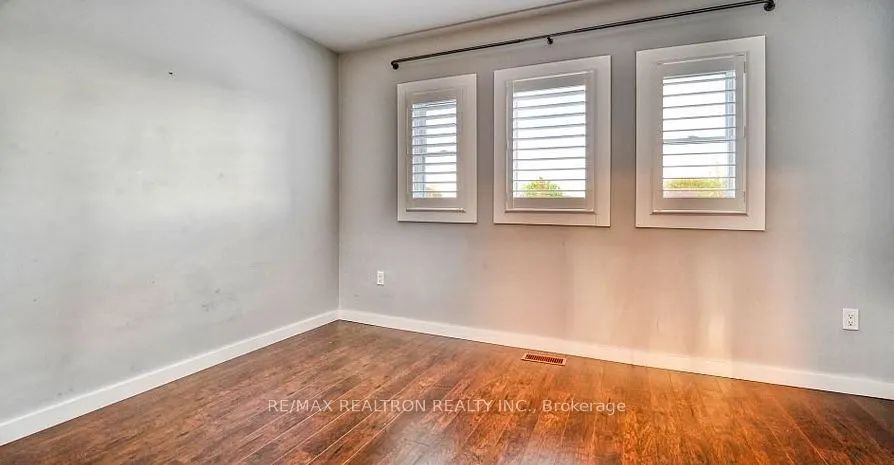 90 Oke Road #Main Floor