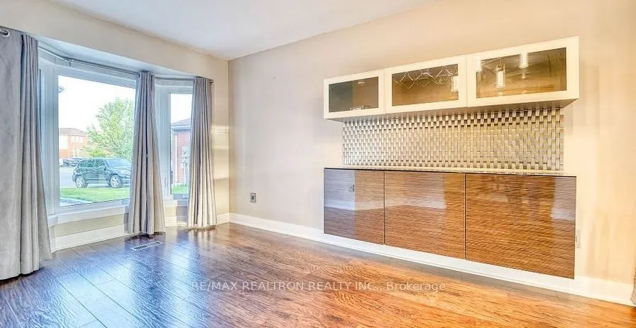 90 Oke Road #Main Floor
