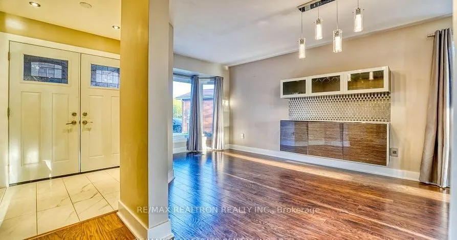 90 Oke Road #Main Floor