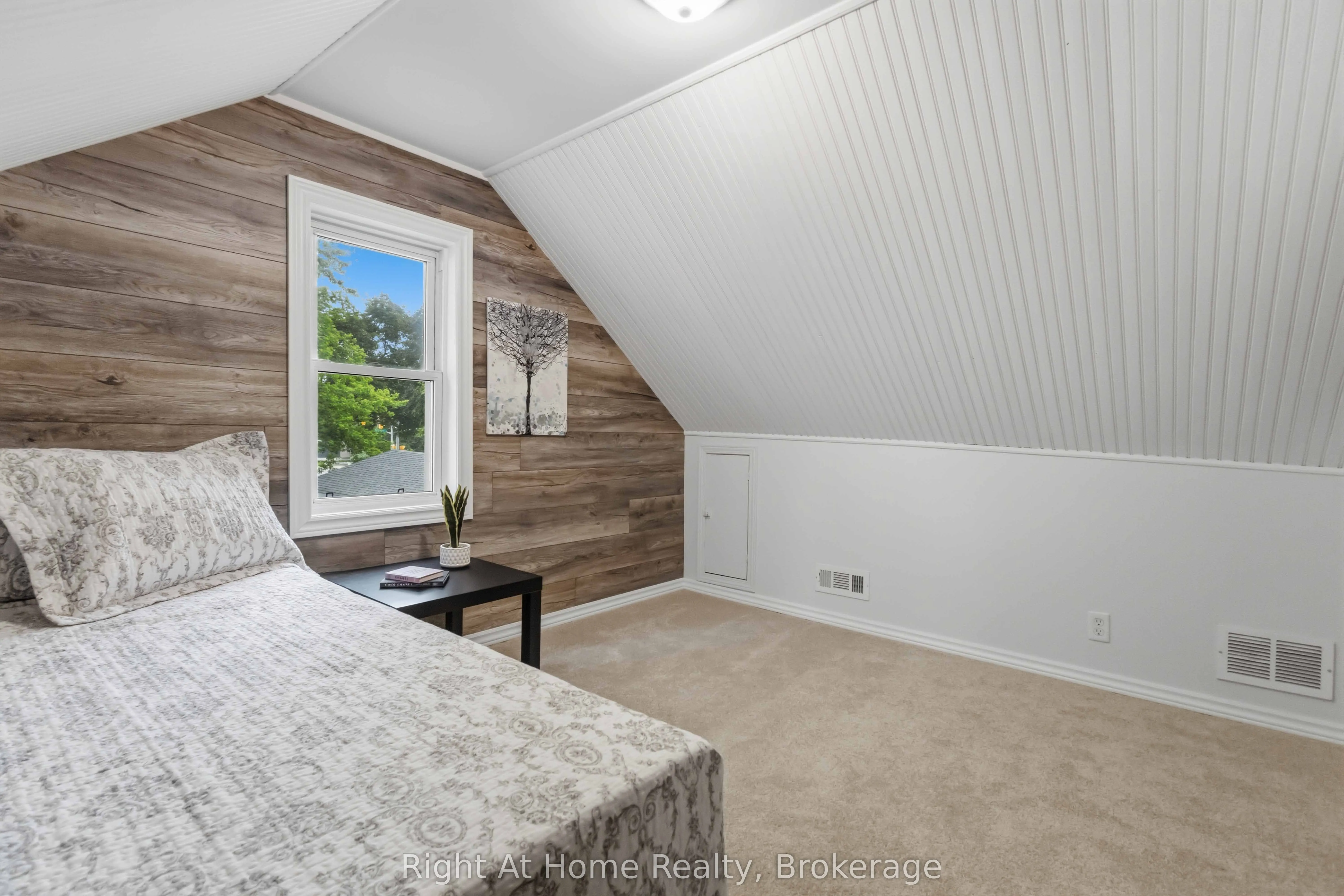 127 Montrave Avenue