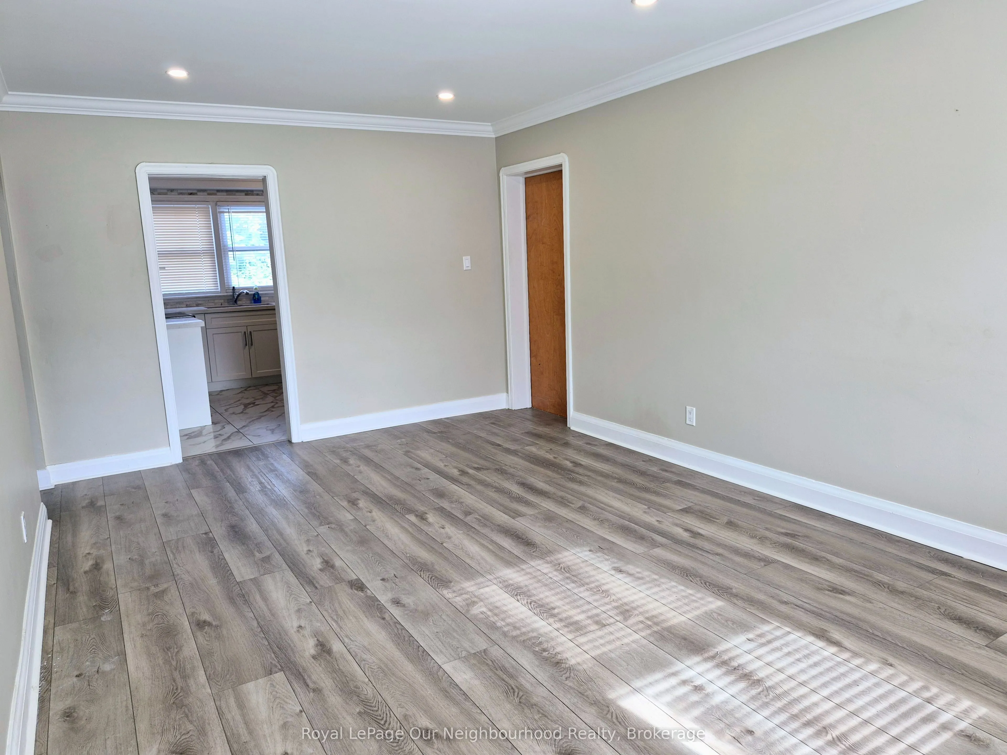855 Simcoe Street N #2