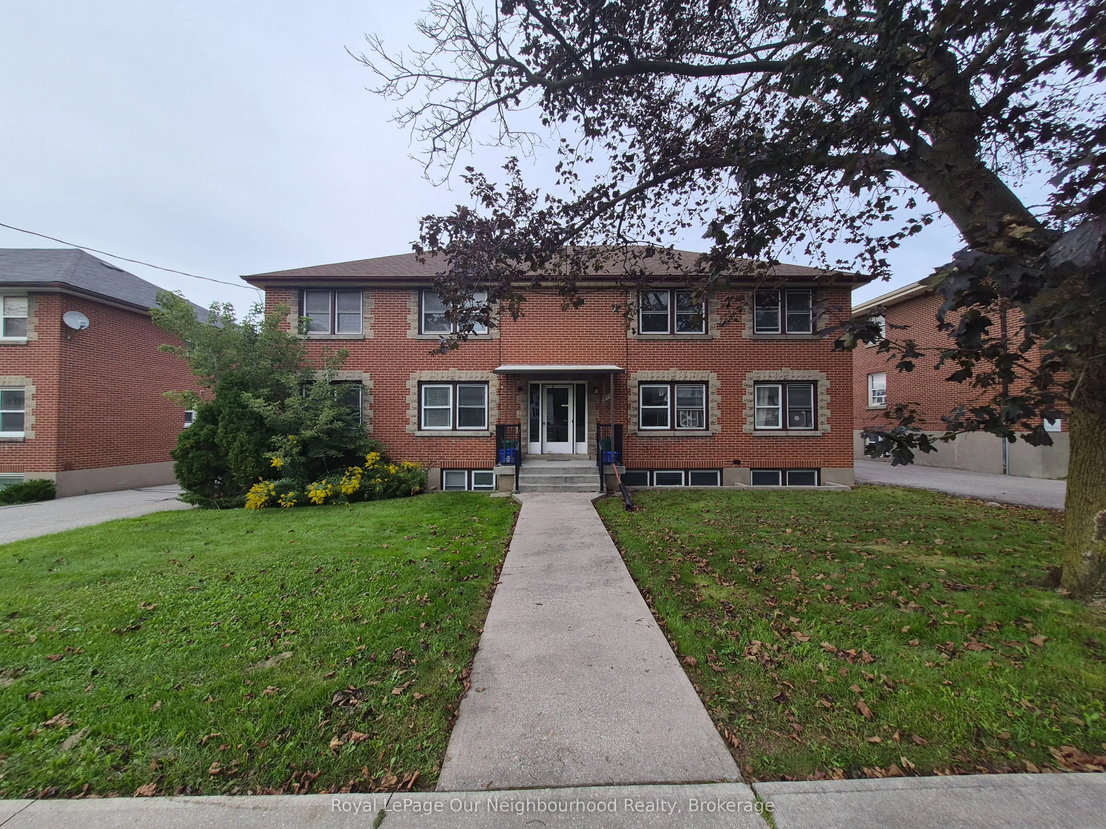 855 Simcoe Street N #2