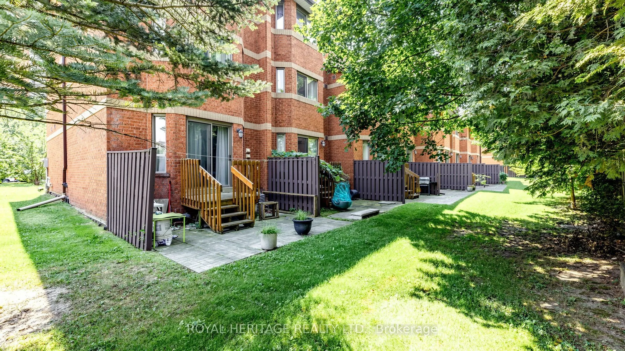 2472 Eglinton Avenue E #Th 19