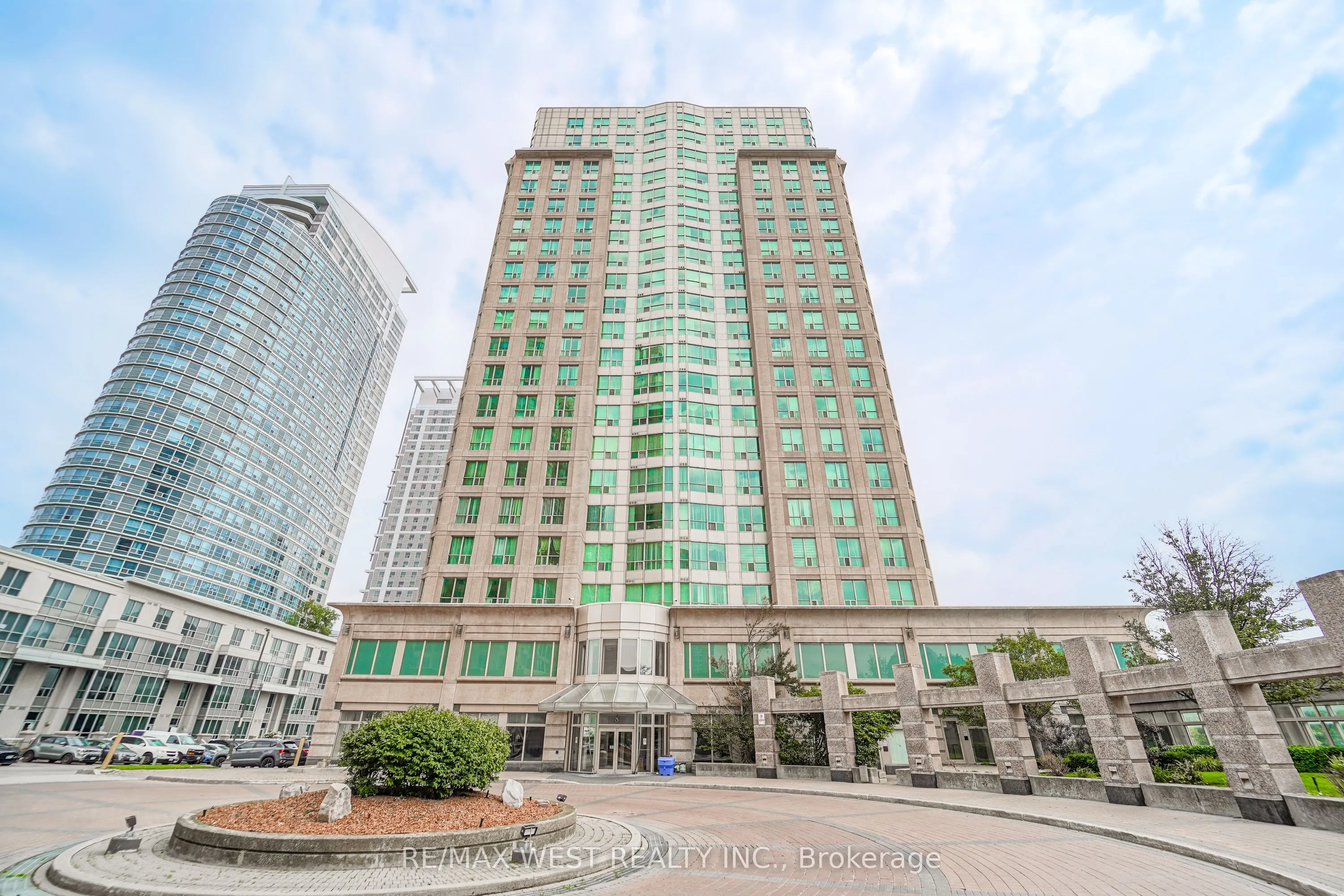 8 Lee Centre Drive #PH103