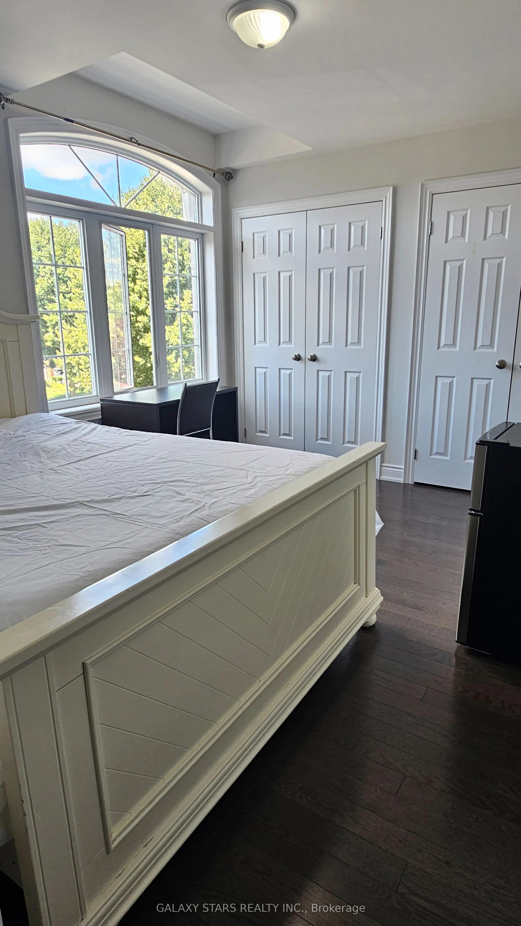 19 Mirrow Court #Upper Level Room #1