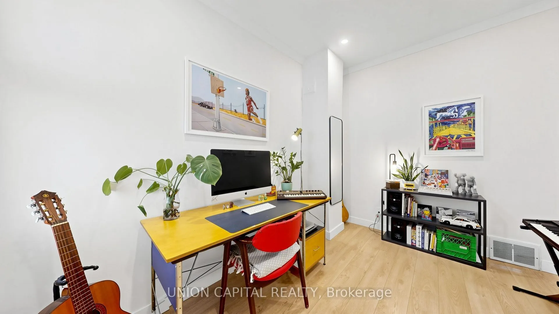 944 Dundas Street E
