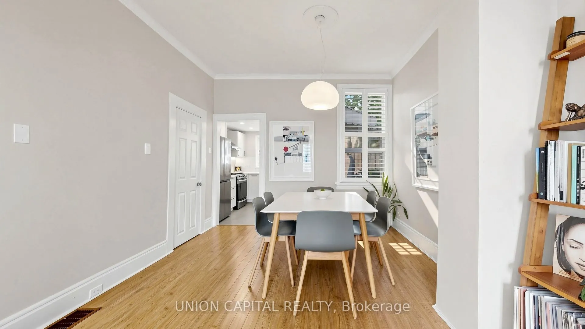 944 Dundas Street E