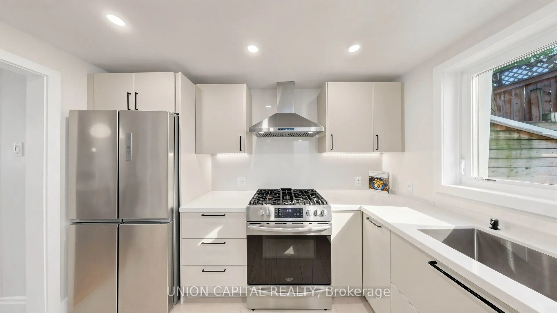 944 Dundas Street E