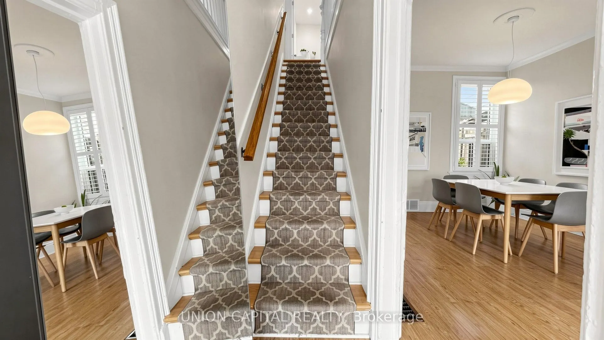 944 Dundas Street E