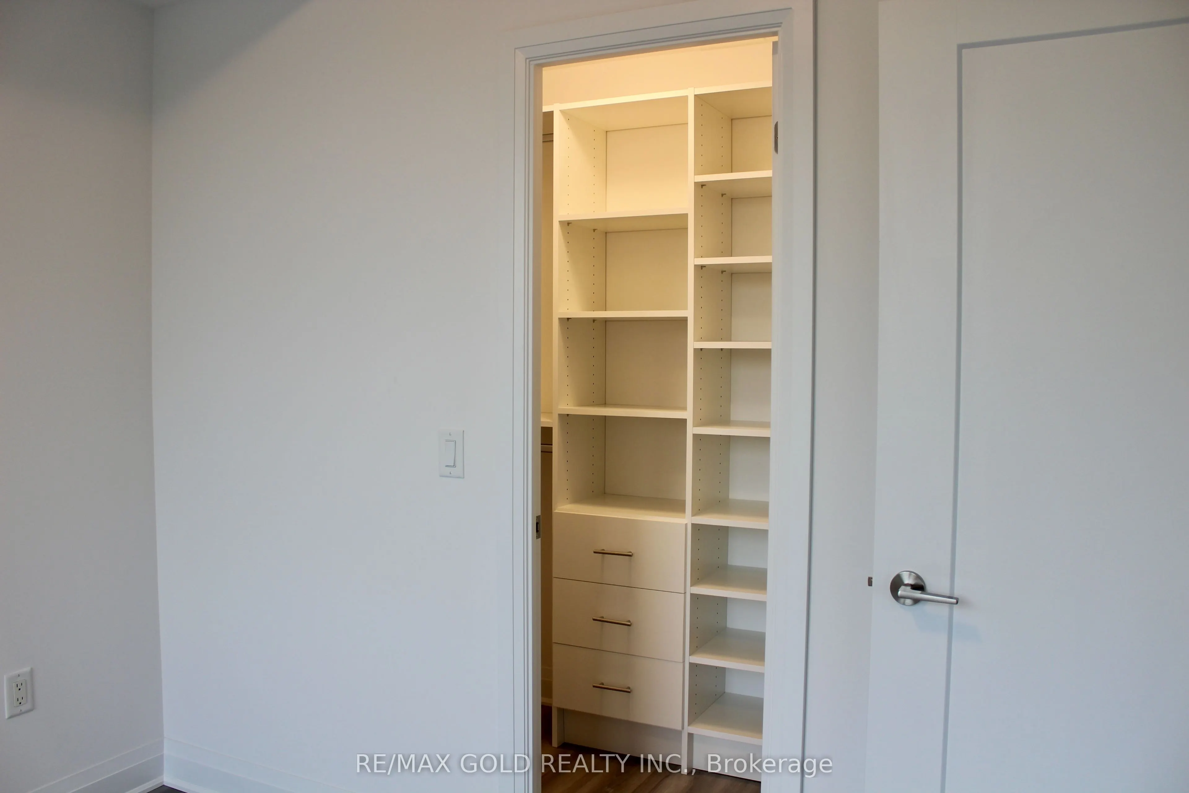3220 Sheppard Avenue E #218