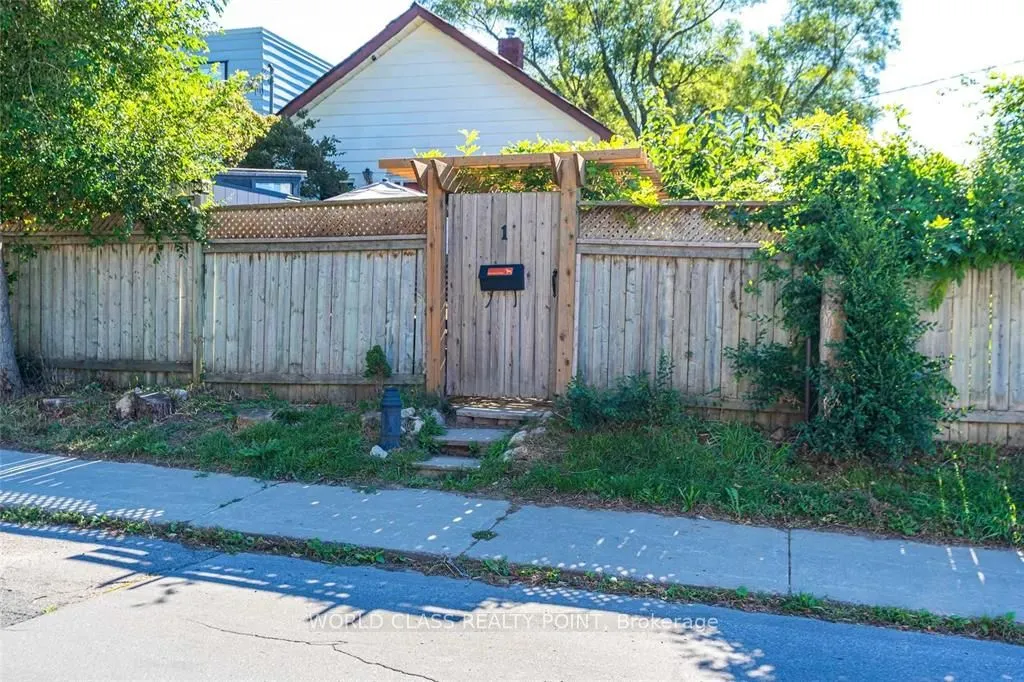 1 Mcintosh Street