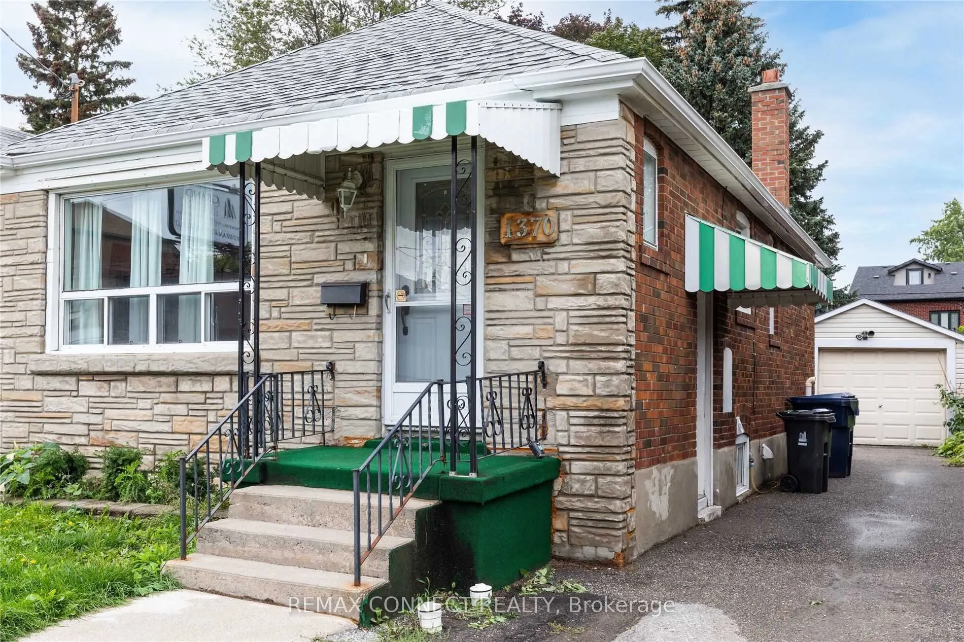 1370 Woodbine Avenue #Lower