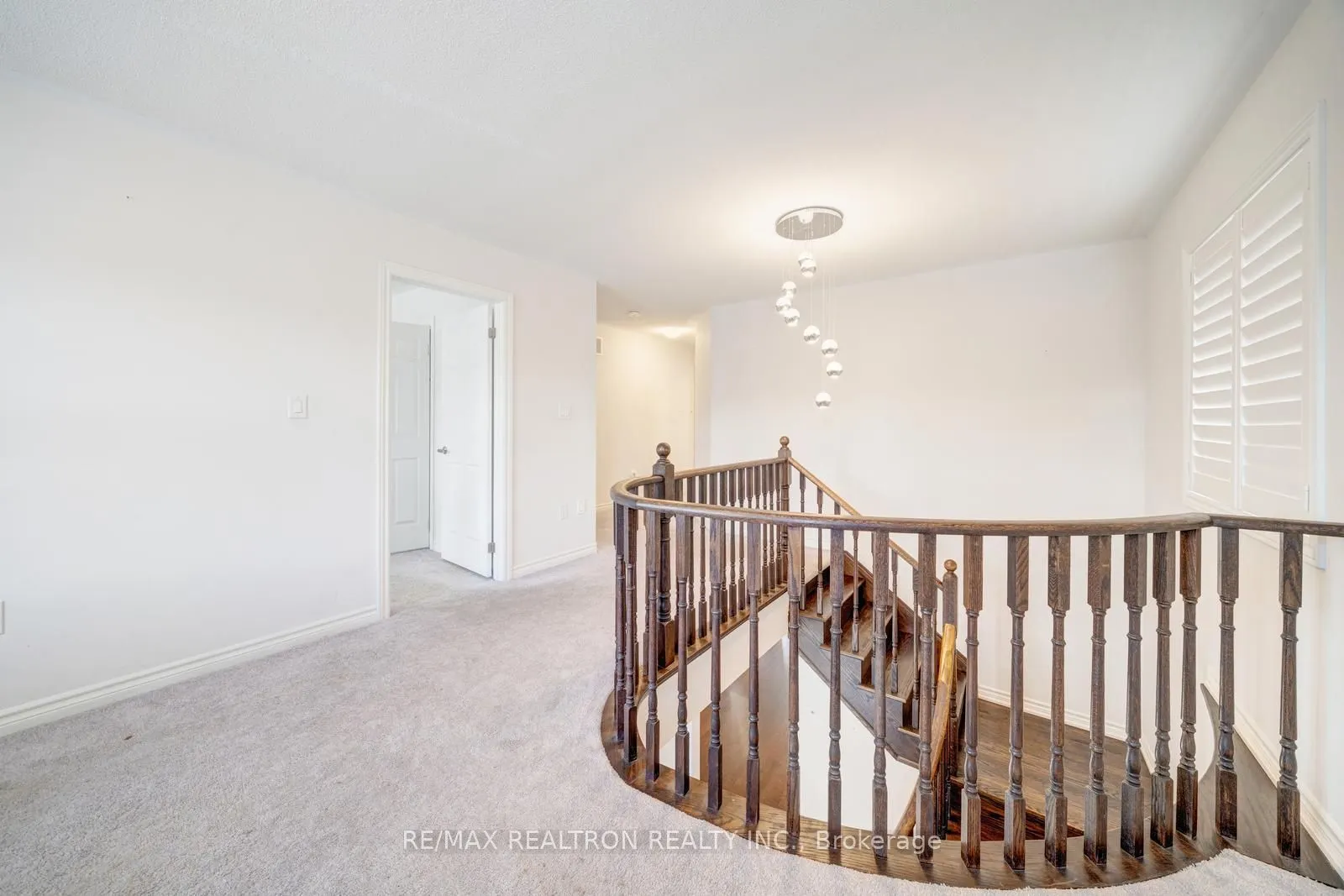 295 Northglen Boulevard