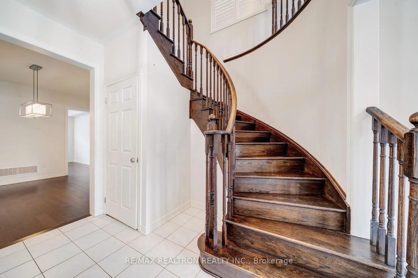 295 Northglen Boulevard