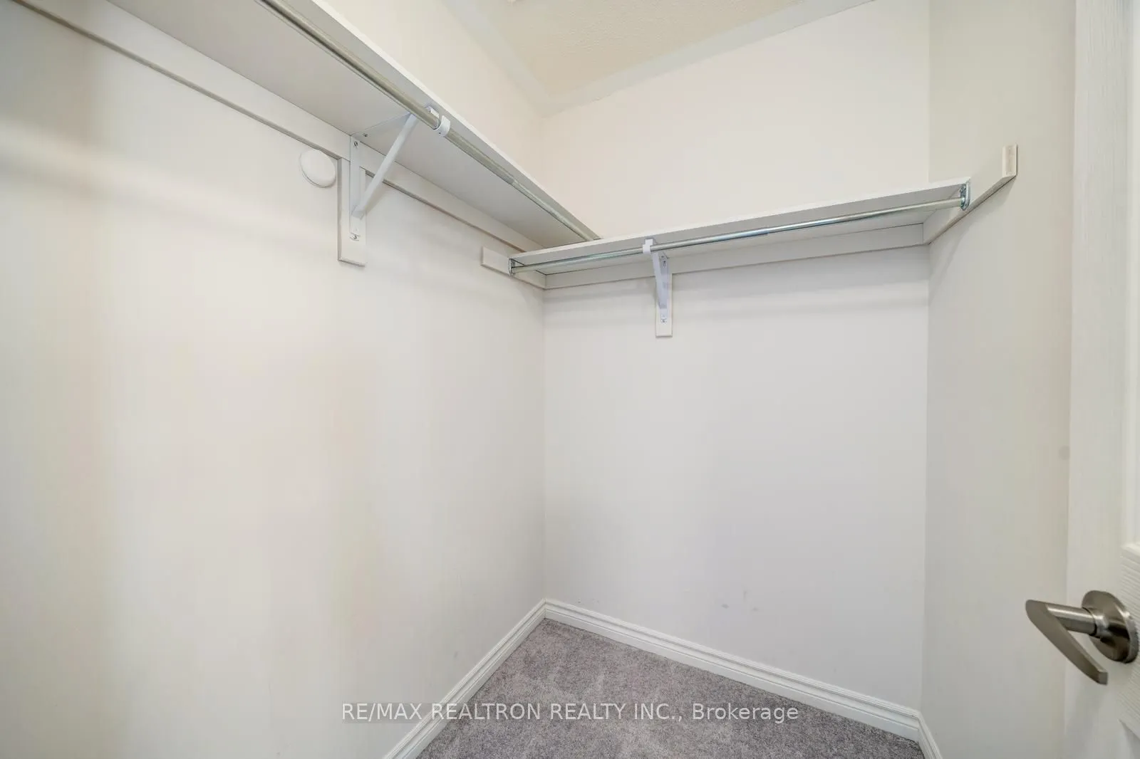 295 Northglen Boulevard
