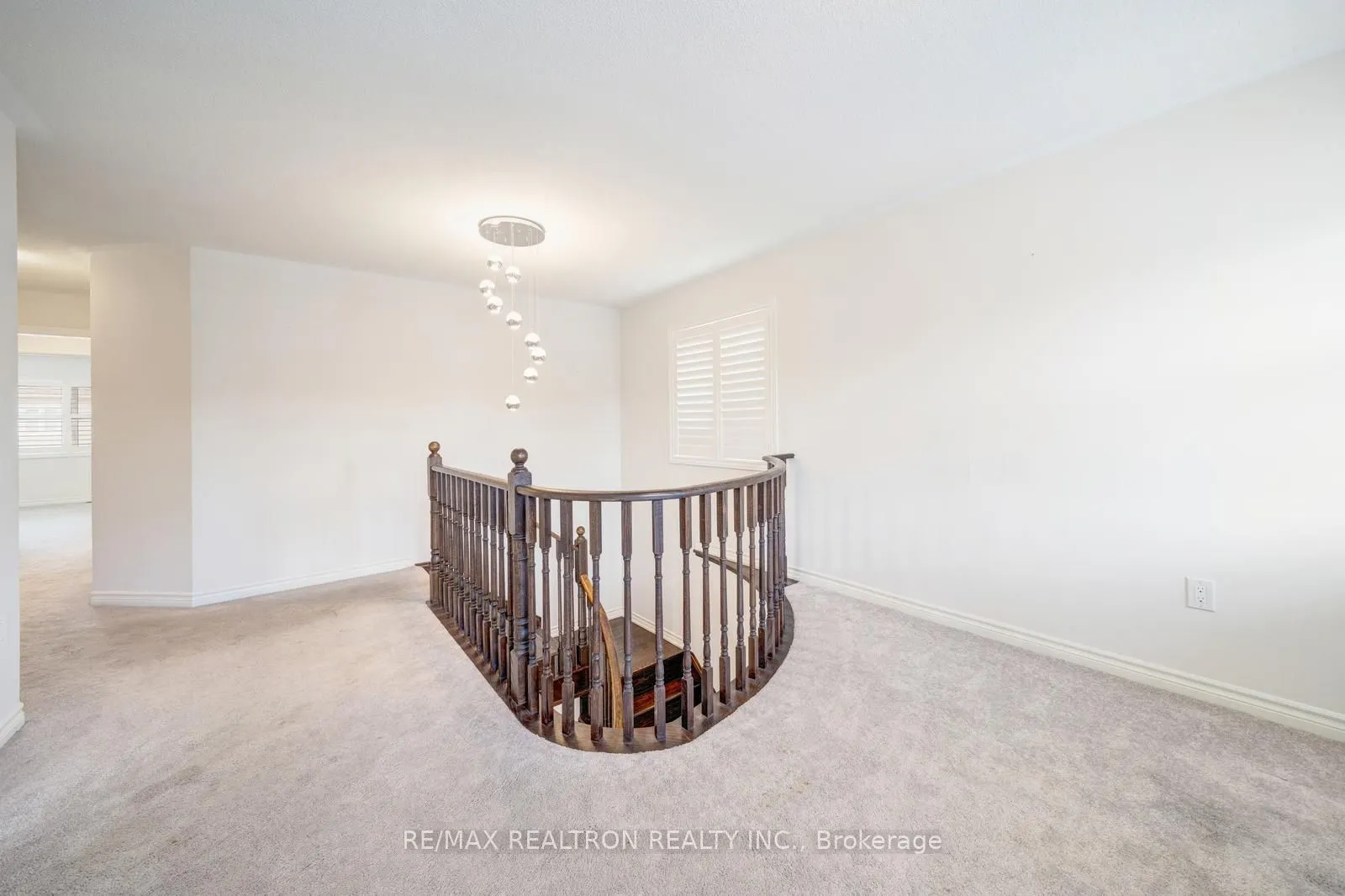 295 Northglen Boulevard
