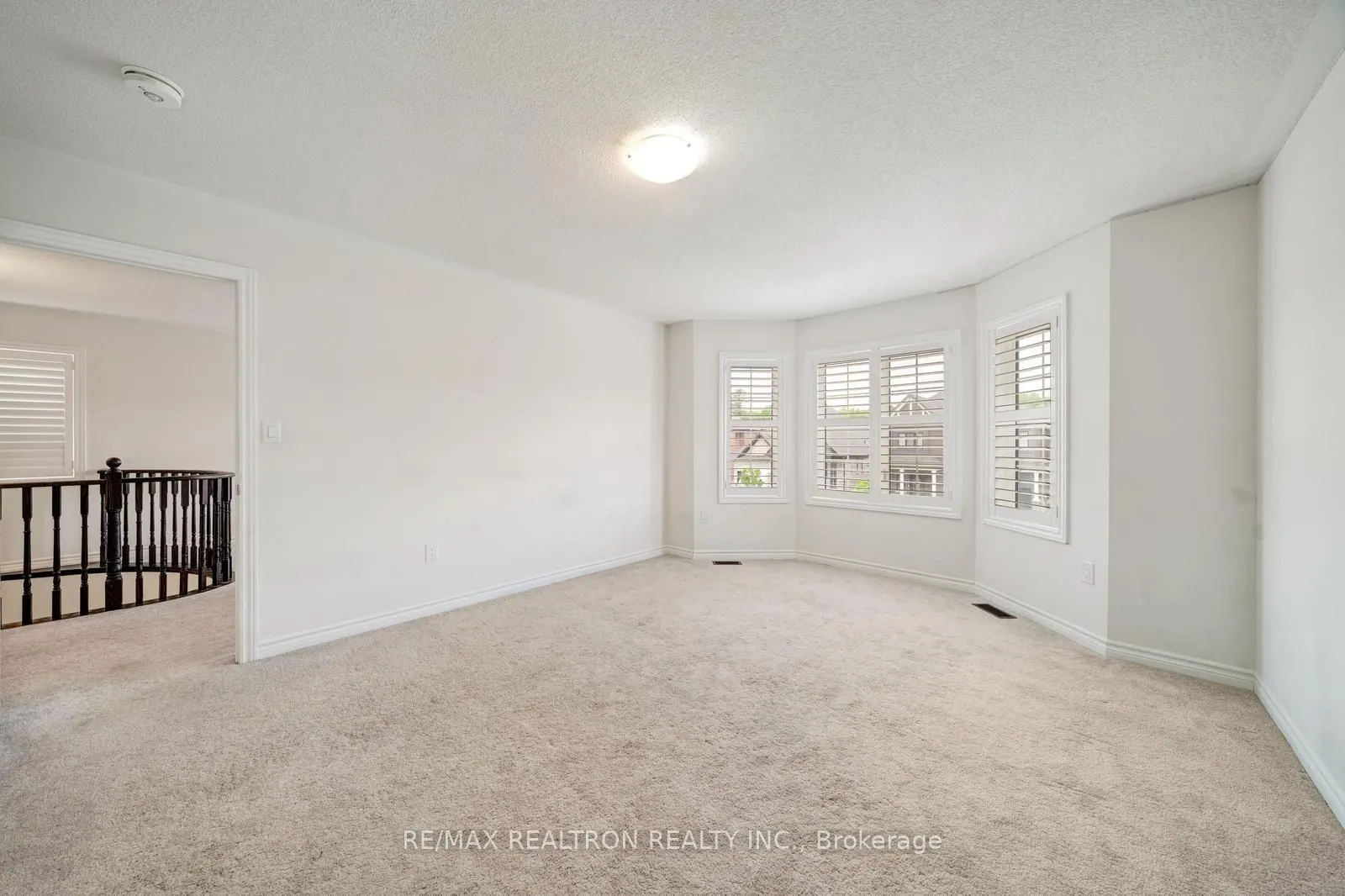 295 Northglen Boulevard