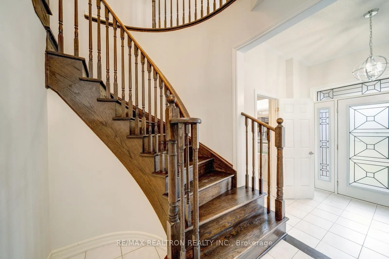 295 Northglen Boulevard