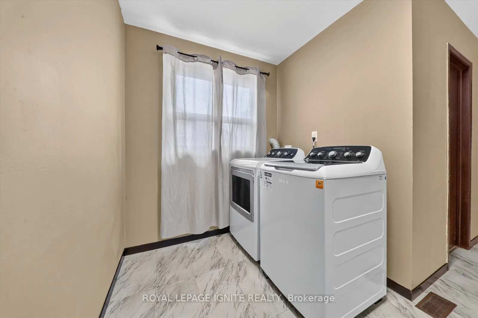 88 South Edgely Avenue #Upper