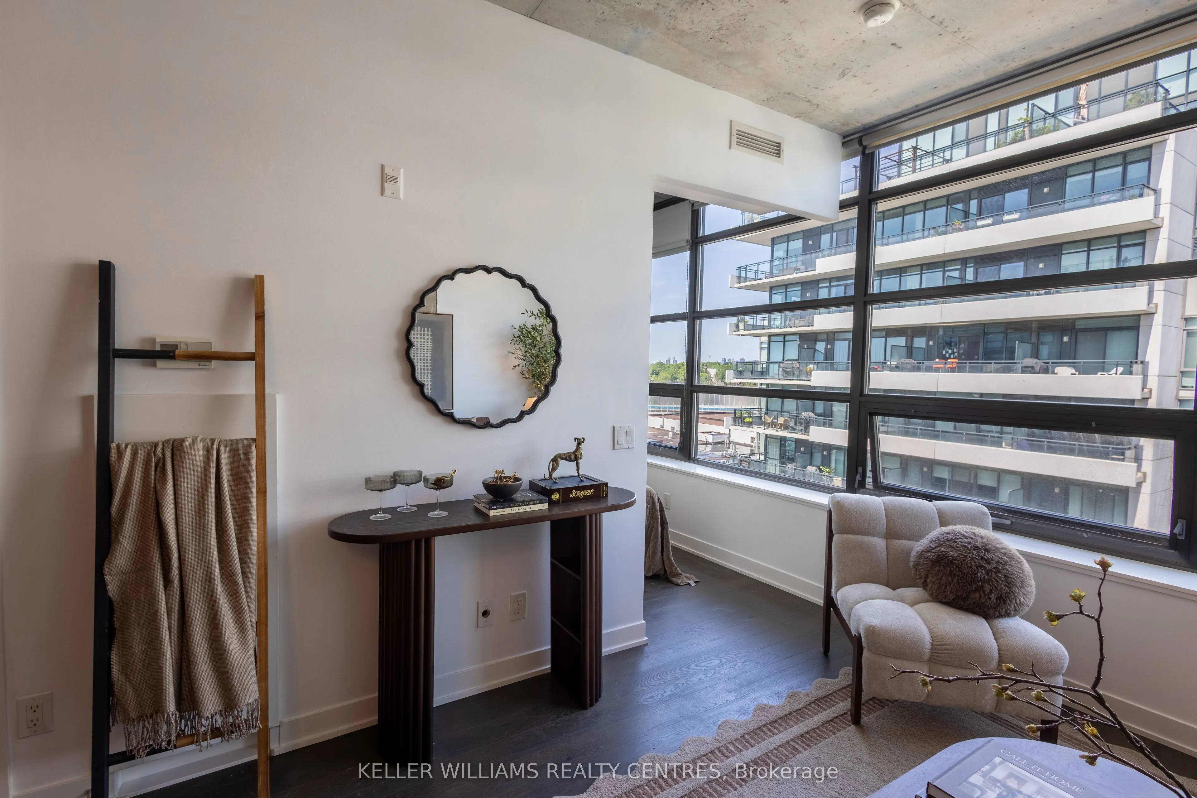 1201 Dundas Street E #806