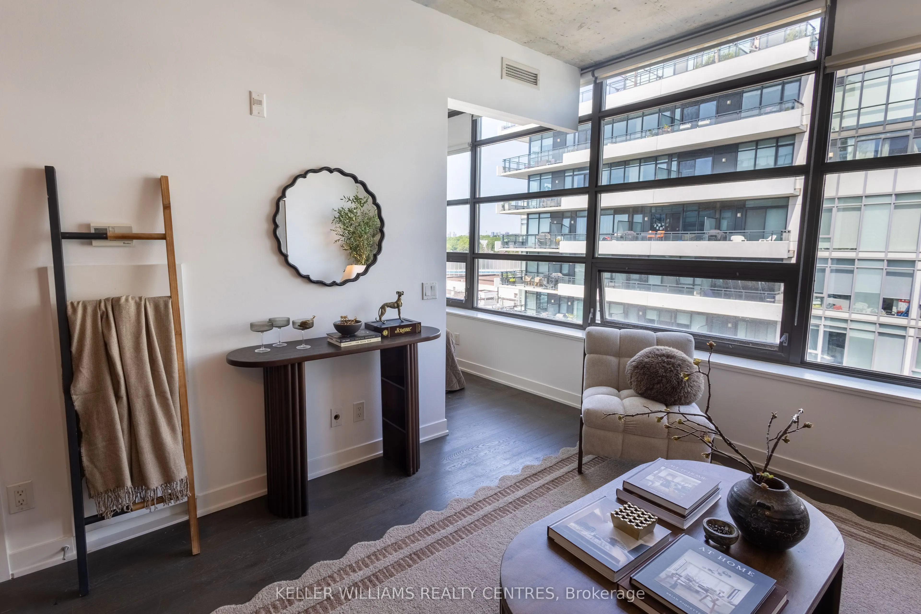 1201 Dundas Street E #806