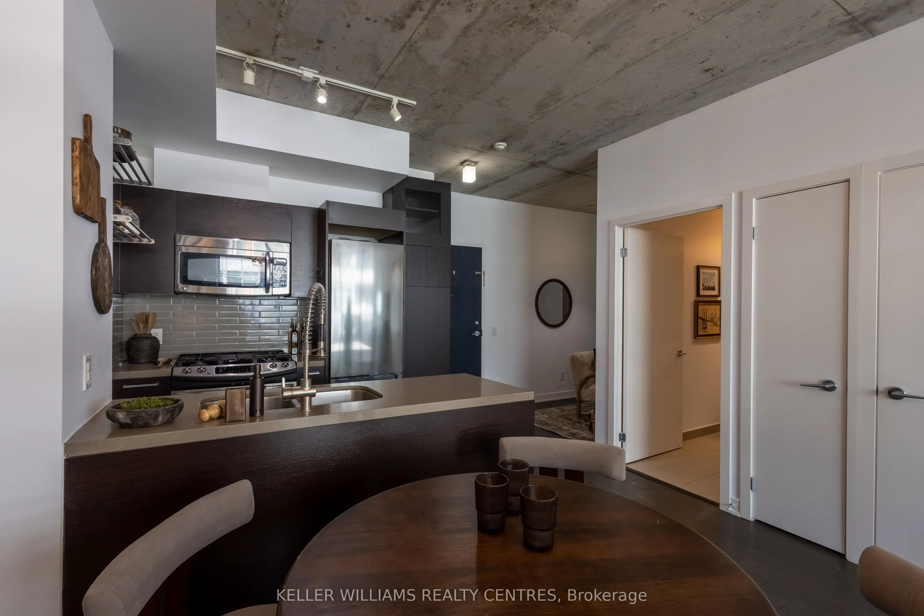 1201 Dundas Street E #806
