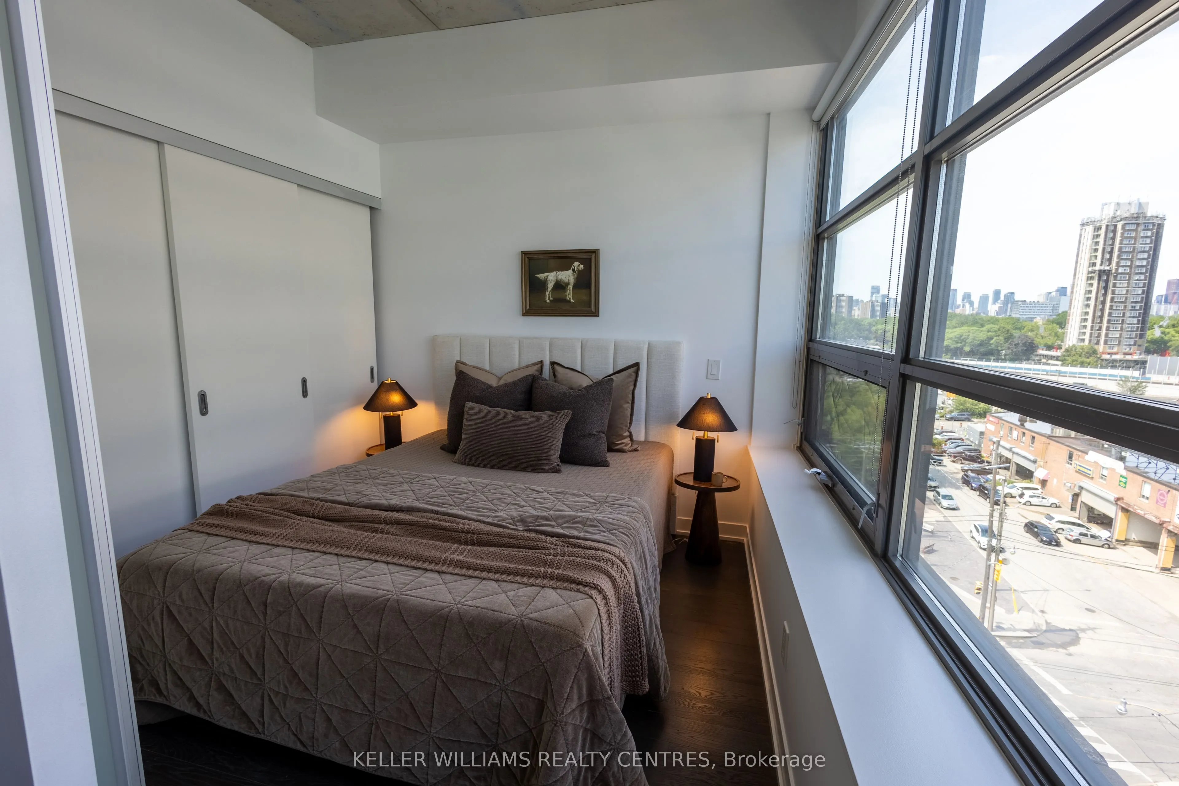 1201 Dundas Street E #806