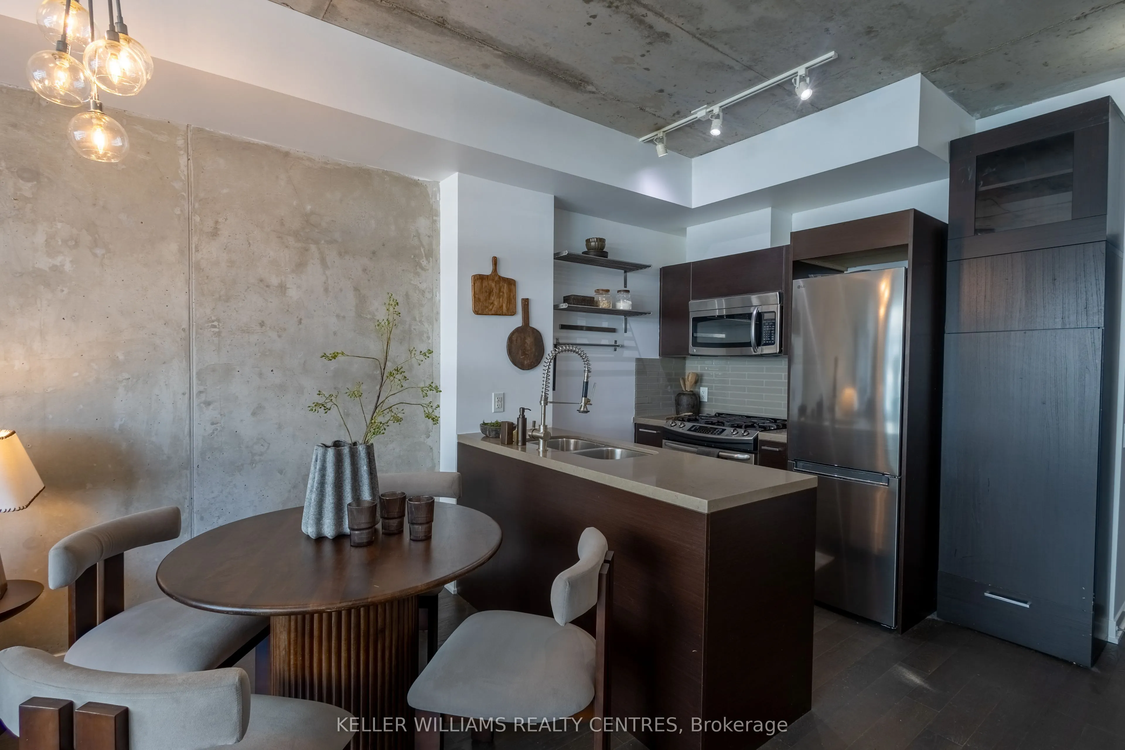 1201 Dundas Street E #806