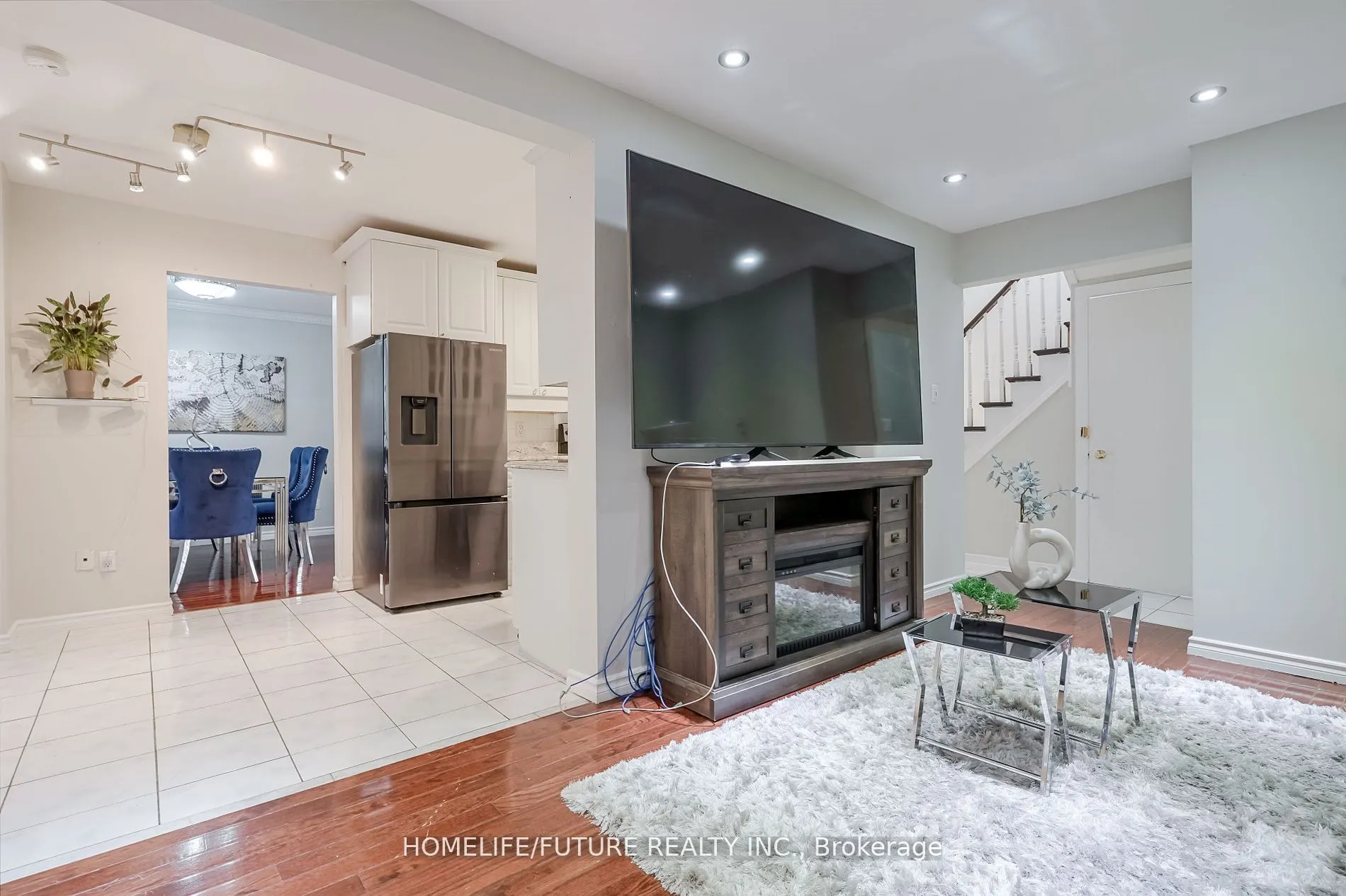 47 Carisbrooke Square #Main & 2nd Flr