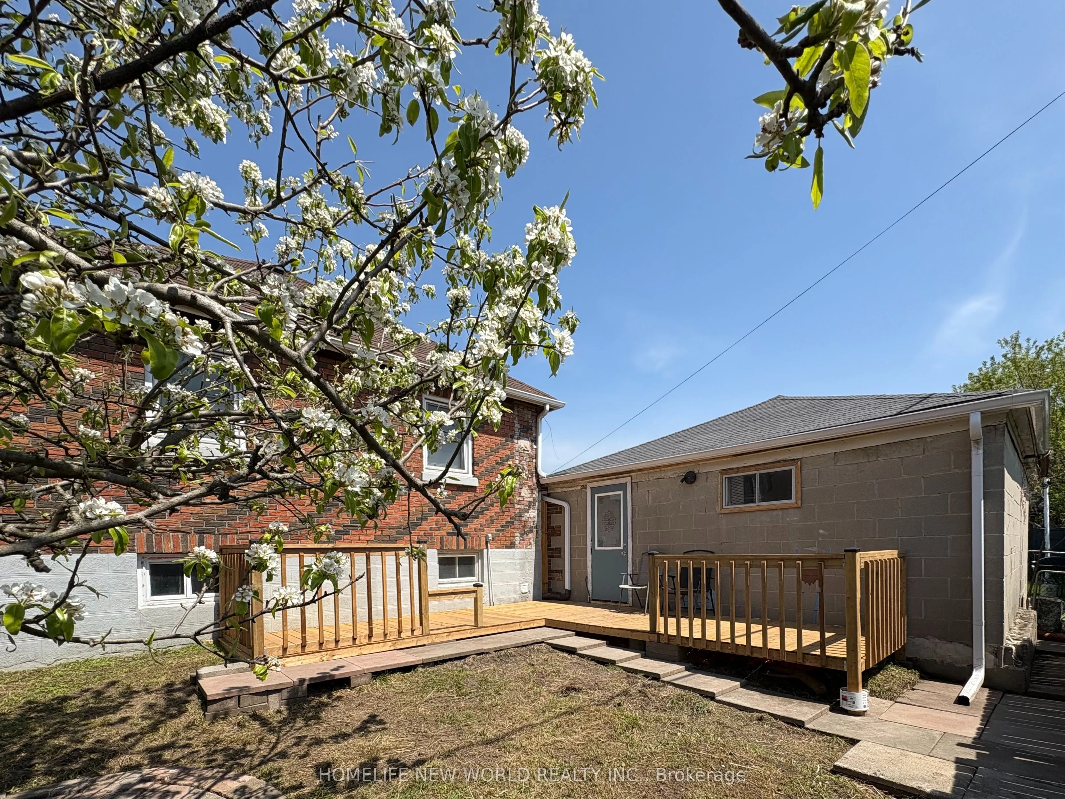 137 Banting Avenue