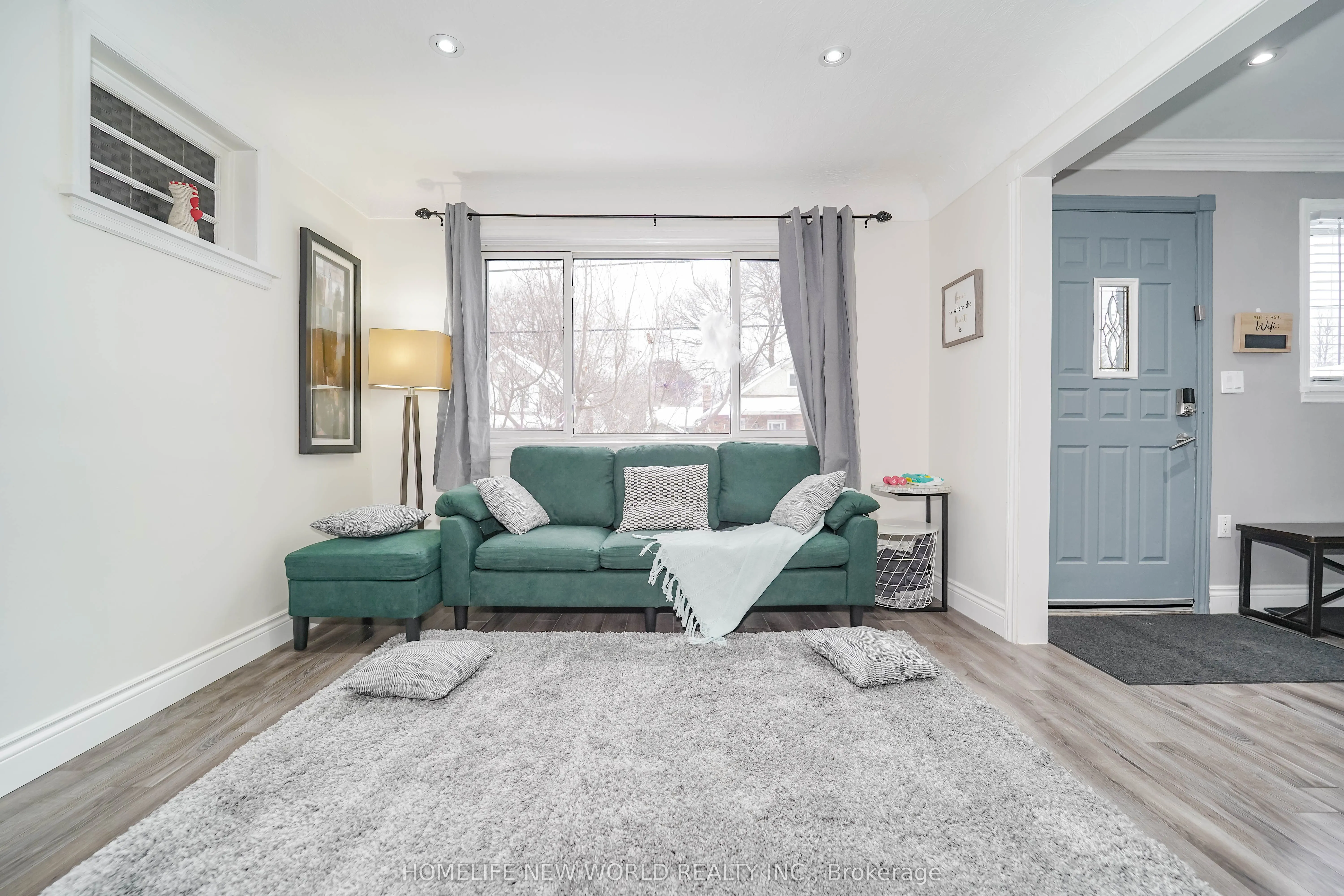 137 Banting Avenue