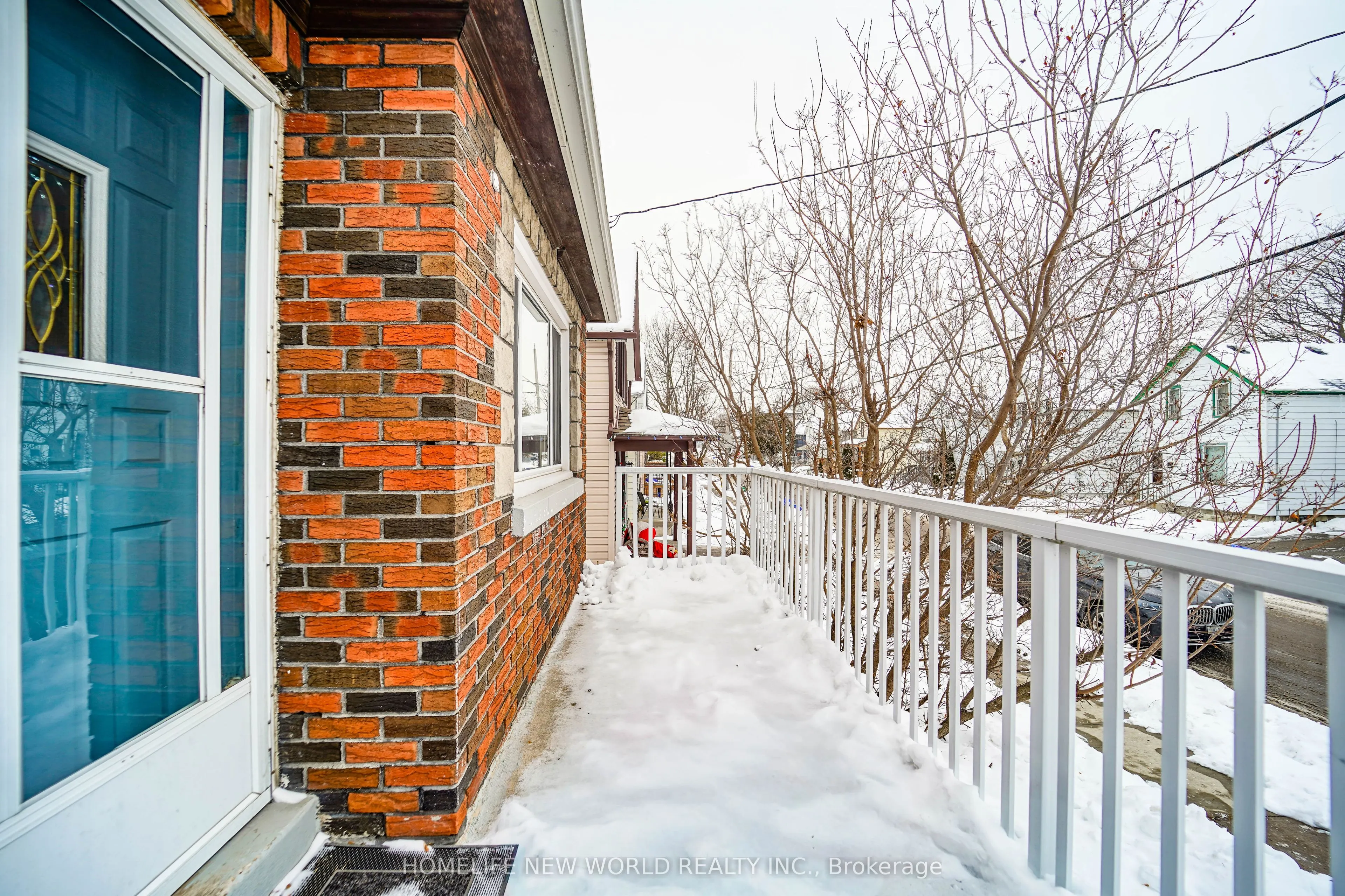 137 Banting Avenue