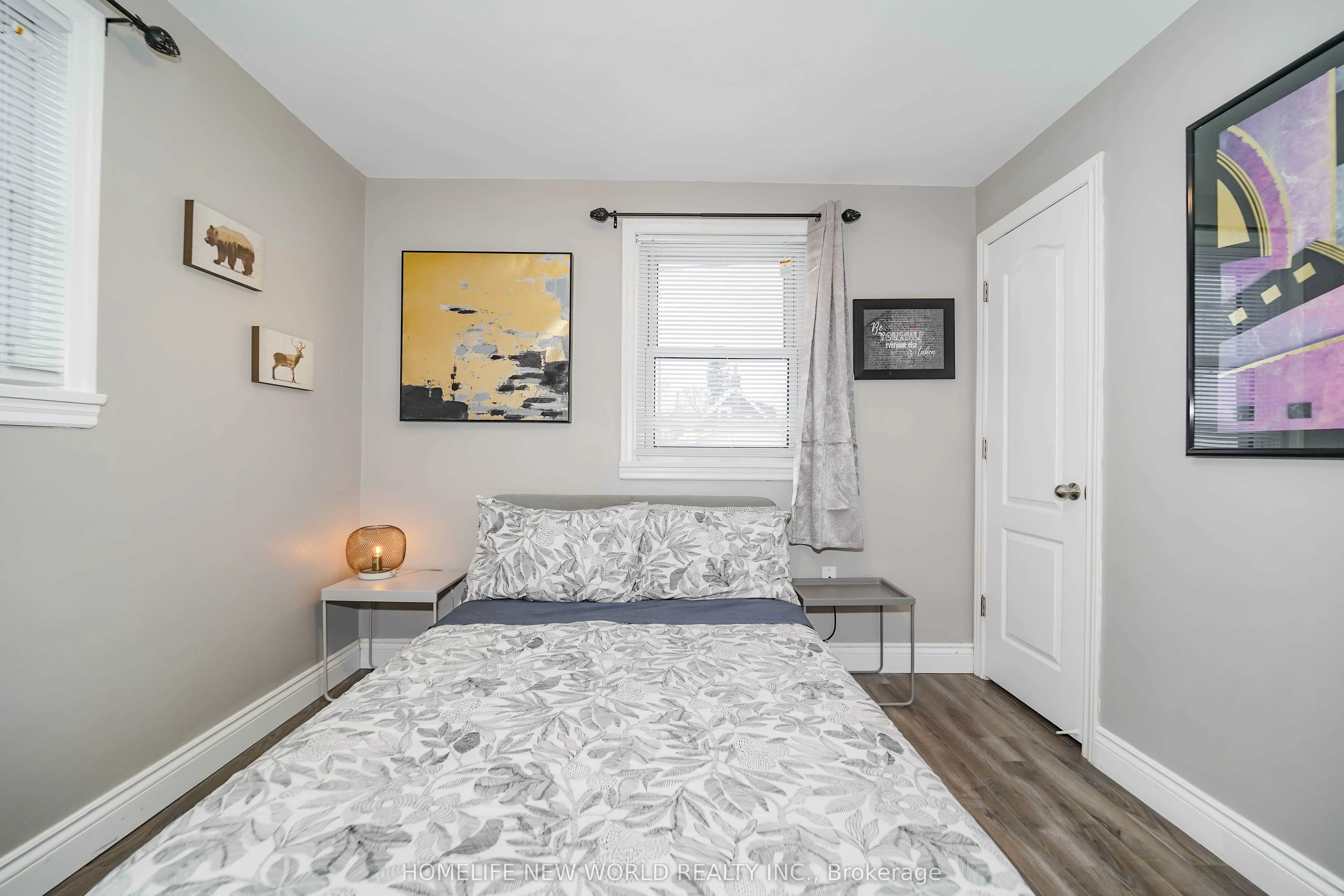 137 Banting Avenue