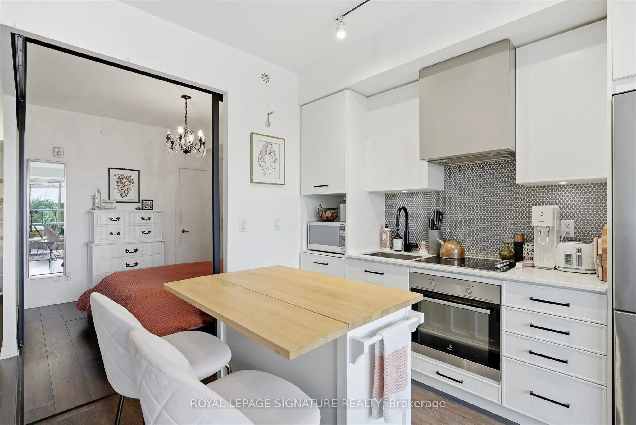 899 Queen Street E #503